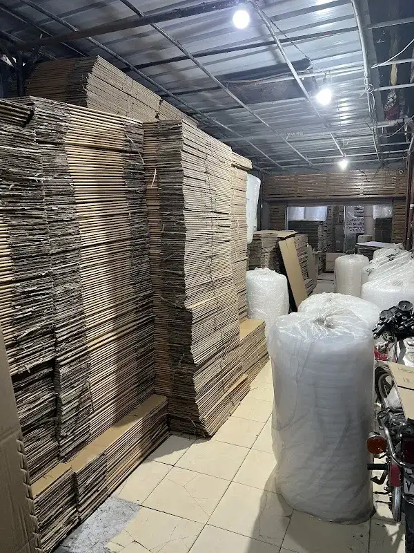 Leading furniture transport companies and suppliers of empty moving boxes for relocation and furniture shipping.