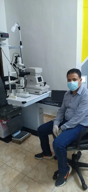 دكتور حسام عفيفي استشاري طب وجراحة العيون والليزك