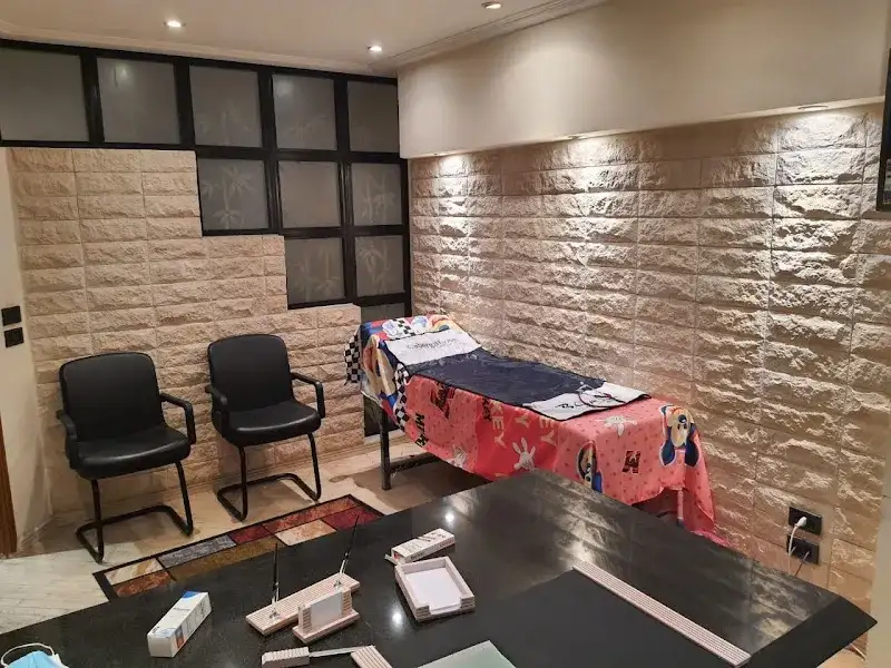 د. وائل عباس حلمى استشاري اطفال وحديثي الولادة