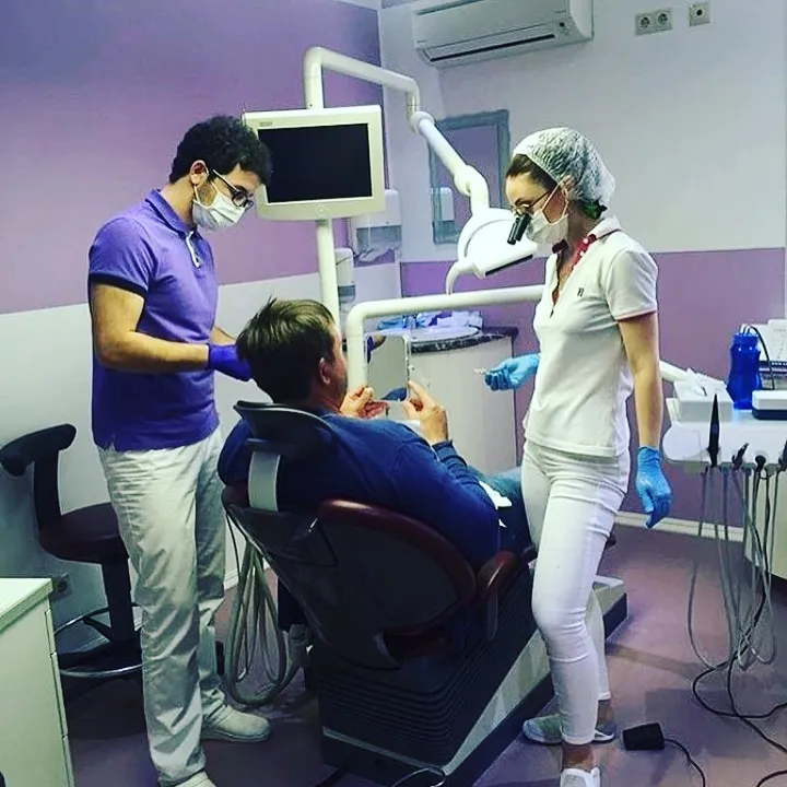 عيادة رويال العاشر للأسنان دكتور نادر عمر Dr Nader Omar Royal dental clinic