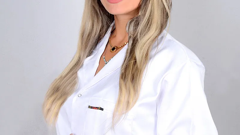 د.هدير خورشيد لطب الاسنان و العناية بالبشرة