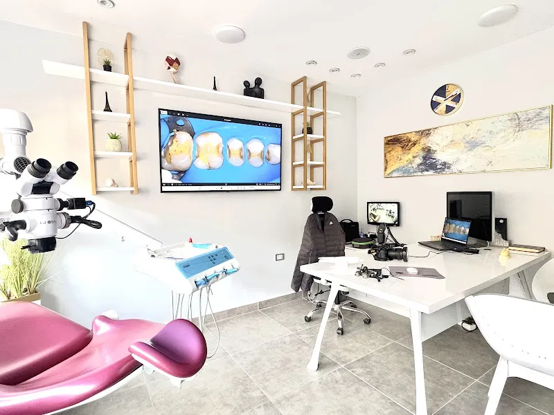 عيادة الدكتور / مصطفى المصري لطب الأسنان - Luxury Dental Clinic