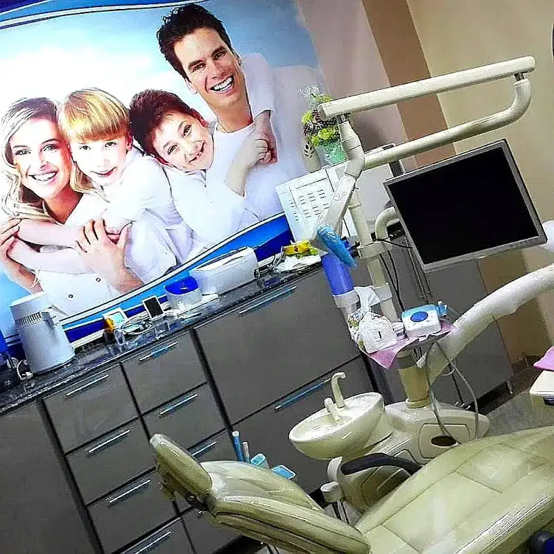 عيادة الدكتور سامر زمزم لطب وجراحة الفم وتجميل الاسنان
