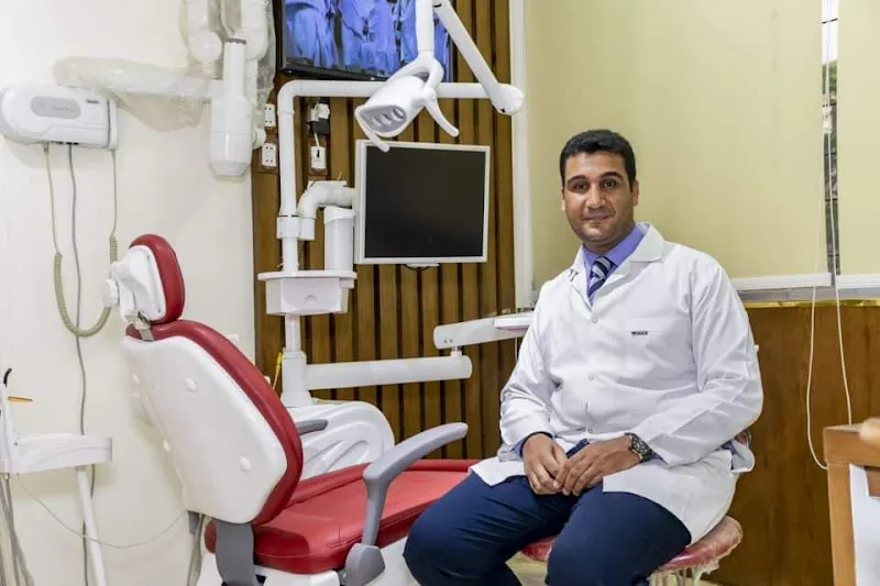 دكتور محمود فراج طبيب وجراح الفم والأسنان دبلومة جراحة الوجة والفكين