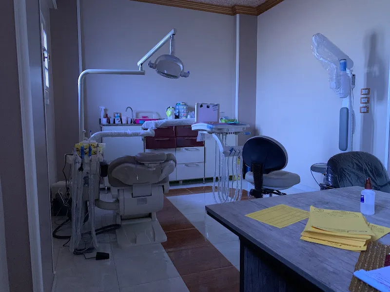 عيادة الزهراء لطب الاسنان د / احمد عوض سكين