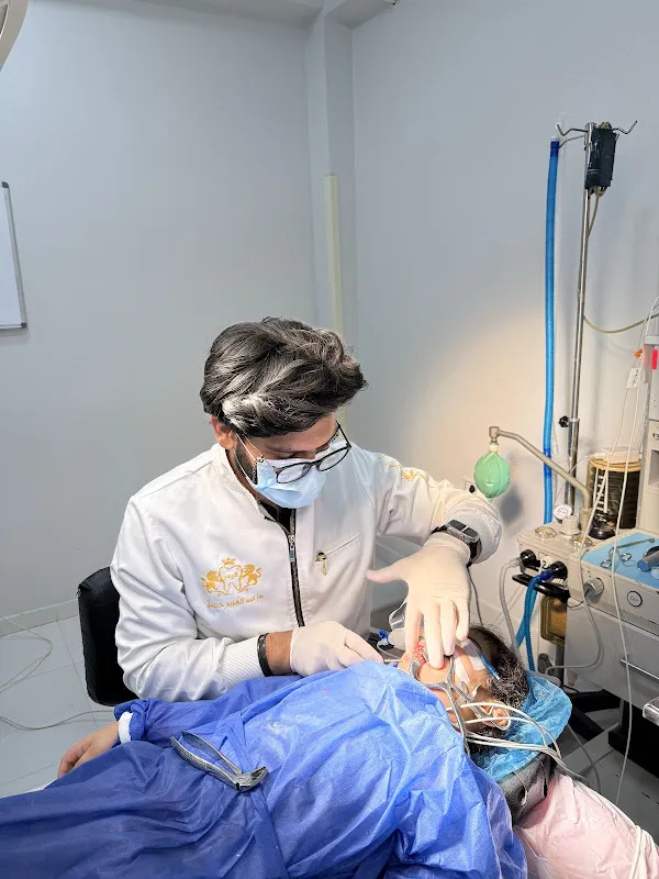 مركز السِحر لطب الأسنان وتجميل الوجه الدكتور عبدالعزيز حسني