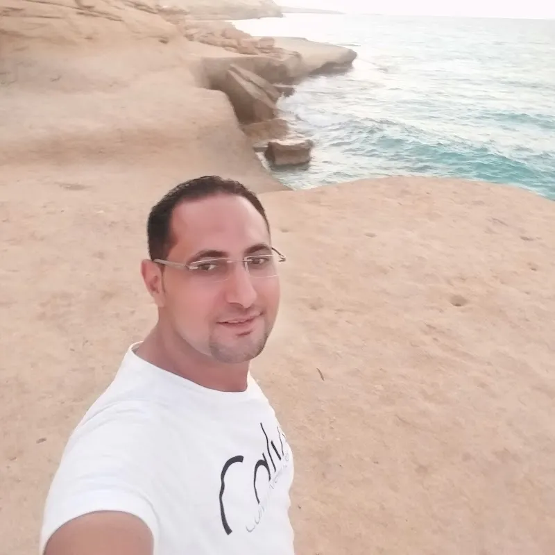 دكتور محمد حشمت الخليلي إخصائي الباطنة والقلب