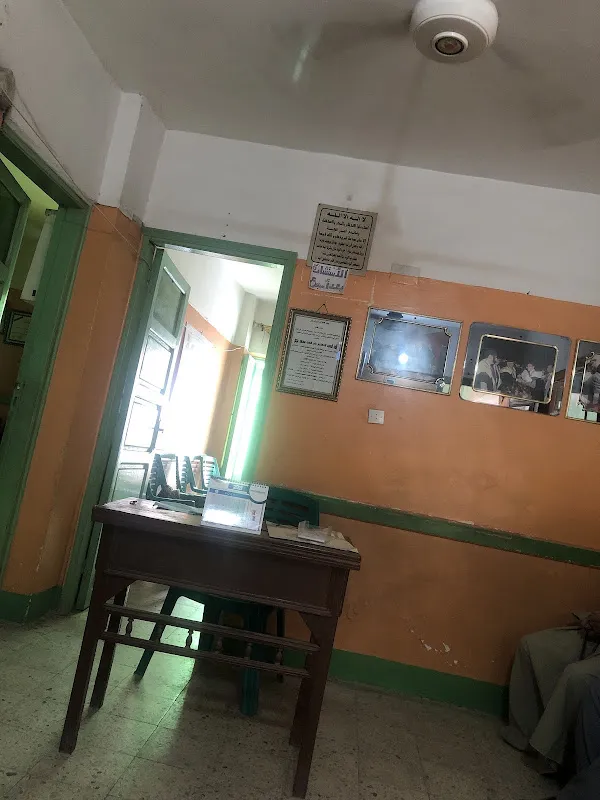 دكتور نادر السيد نجم استاذ ورئيس قسم وجراحة المخ والاعصاب