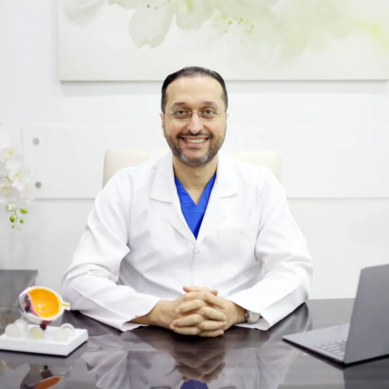 دكتور محمد عمر يوسف أستاذ جراحات القرنية والمياه البيضاء والليزك