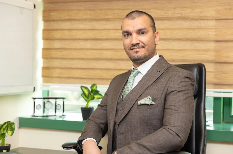 دكتور صالح البقري استشاري العظام والعمود الفقري ، فرع مدينة نصر
