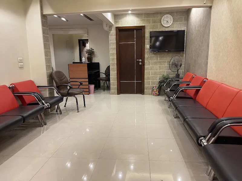 دكتور محمد ابو زينة استشاري جراحة العظام والمفاصل