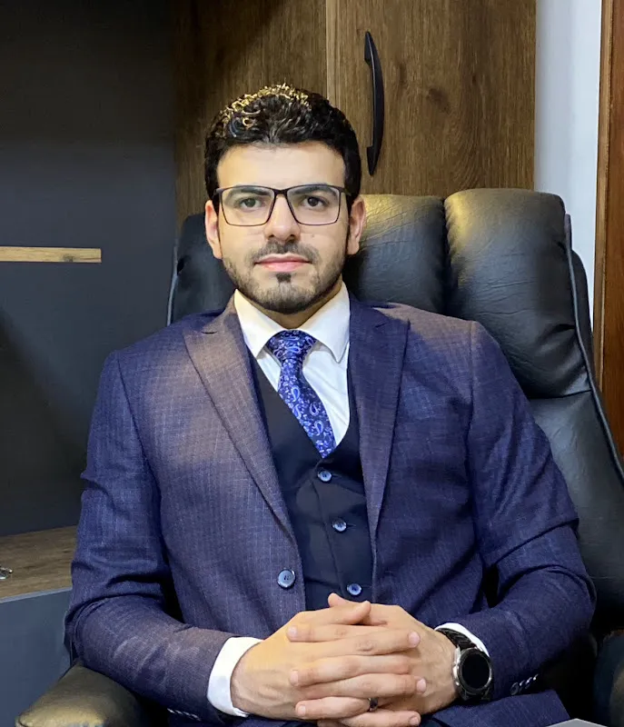 دكتور كريم سمير استشاري العظام و المفاصل بالغردقة